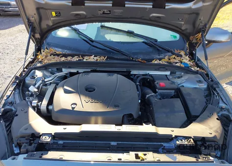 2020 Volvo S60 T5 Momentum из США, поврежденный, VIN 7JR102FK8LG031857